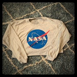 Cropped NASA t-shirt